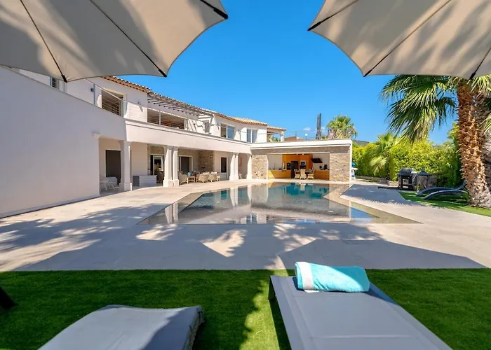 Villa Magnifique Villa, Vue Mer, Piscine Chauffee, 8pers Sainte-Maxime